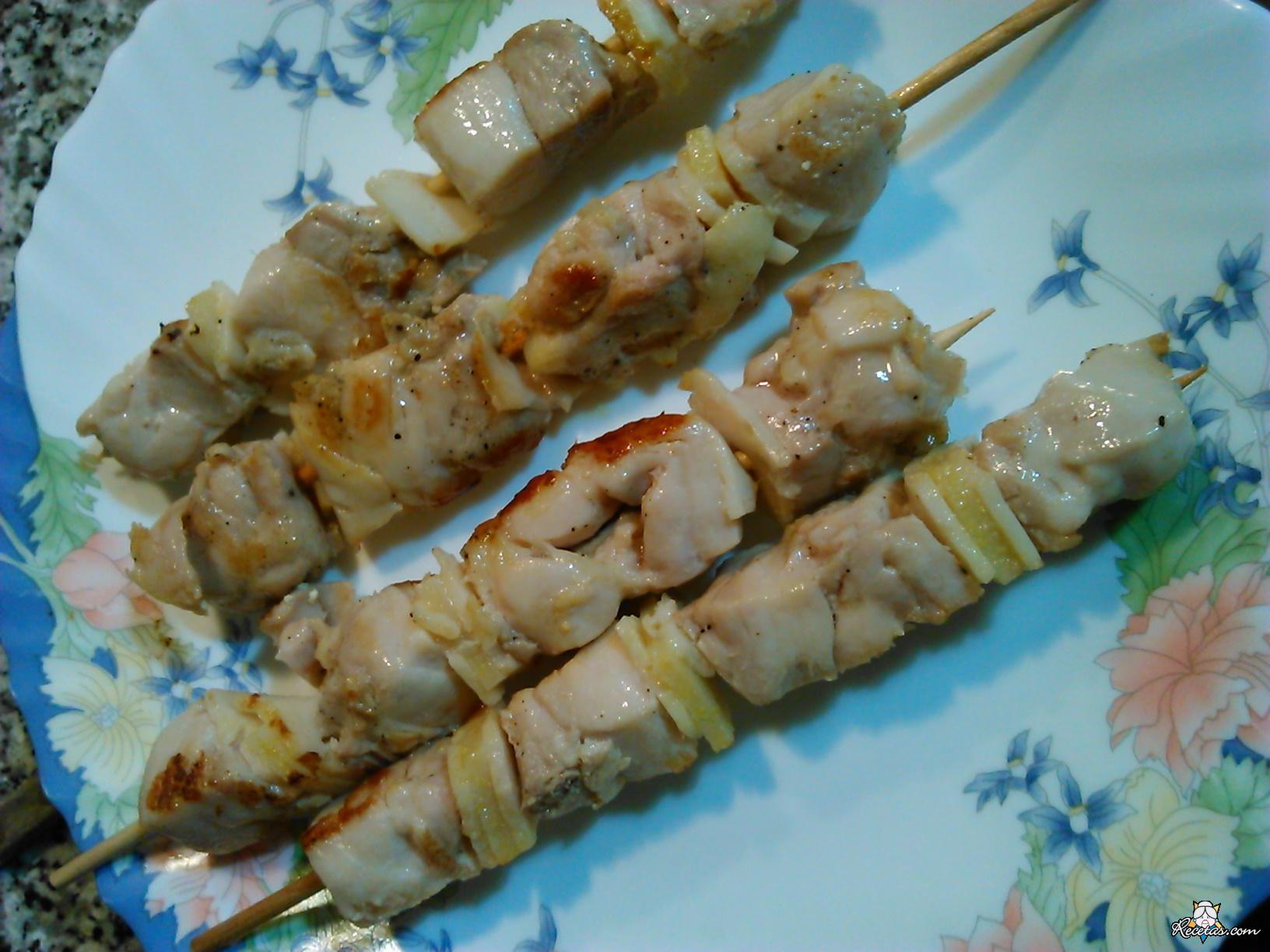 Pinchitos de pollo con limón