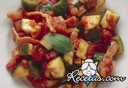 Pisto con atún en aceite