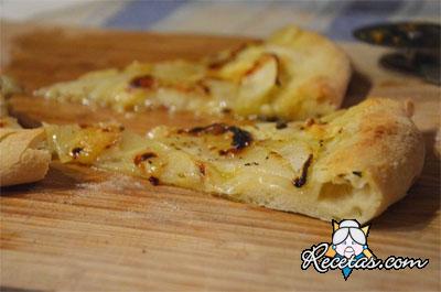 Pizza de peras y queso azul