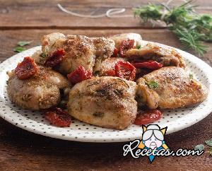 Pollo a las hierbas con tomates secos