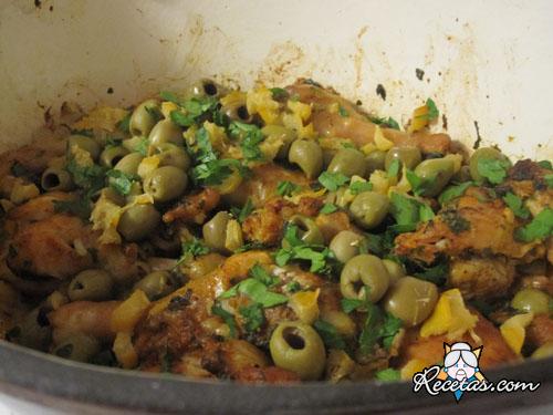 Pollo con aceitunas