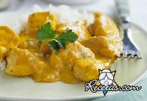Pollo con bananas al curry
