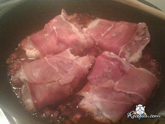 Pollo con jamón y orégano