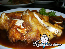 Pollo con salsa de ciruelas