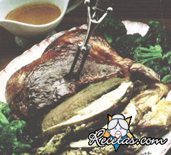 Pollo relleno con higaditos