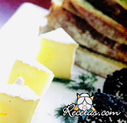 Quesos y pan de eneldo