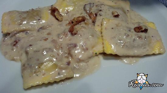 Ravioles con salsa de nuez
