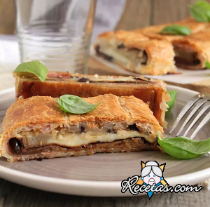 Rollo de hojaldre con berenjenas