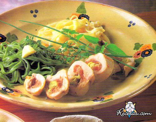 Rollos de pollo con fettucine
