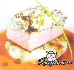 Salmón en croúte de ricota de cabra...