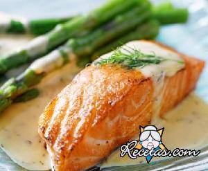 Salmón al horno con espárragos