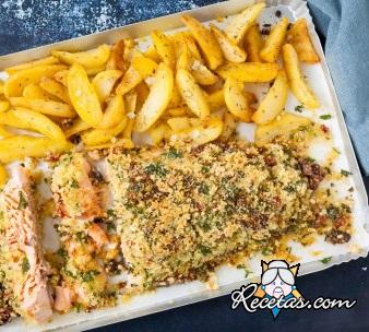 Salmón en costra con patatas al horno