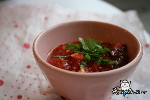 Salsa de tomate con aceitunas