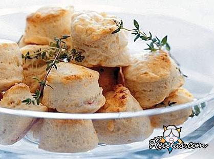 Scones de fontina y tomillo
