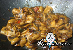 Setas agridulces con salsa