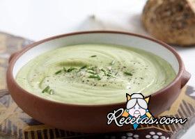 Sopa de aguacate y yogur