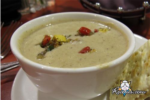 Sopa de berenjena con relish de tomate