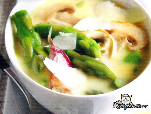 Sopa de espárragos al parmesano