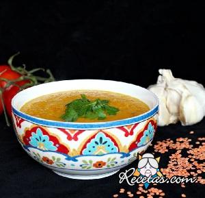 Sopa de lentejas rojas