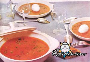 Sopa de tomate y huevo