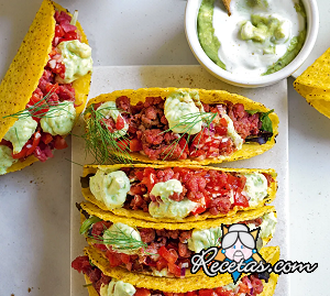 Tacos de ternera especiada con guacamole al yogur