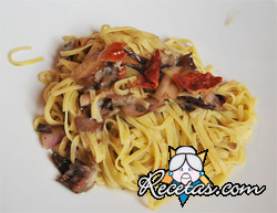 Cintas finas con radicchio rojo