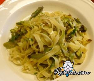 Tallarines con espárragos