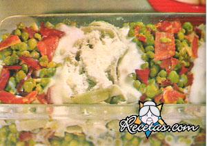 Tallarines verdes con jamón y guisan...