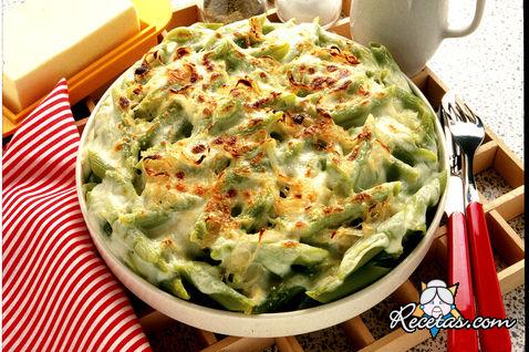 Tallarines verdes con requesón