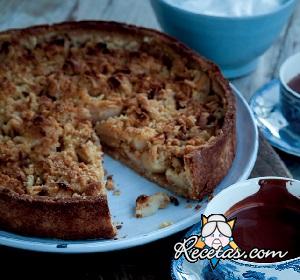 Tarta de manzana con crumble de avellanas
