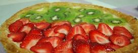 Tarta de fresas y kiwi