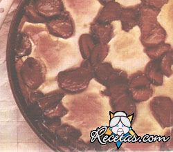 Tarta de ciruelas y queso blanco
