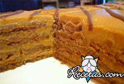 Torta de manjar y nueces