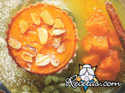 Tarta de zapallo con dulce y salsa de naranjas