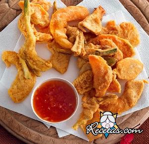 Tempura vegetariana al curry con salsa de pomelo