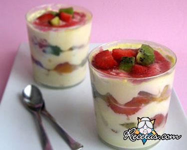 Tiramisu ligero con frutas