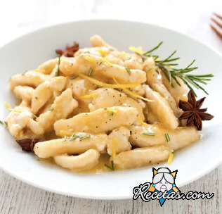 Tiritas de pollo al limón, miel y romero