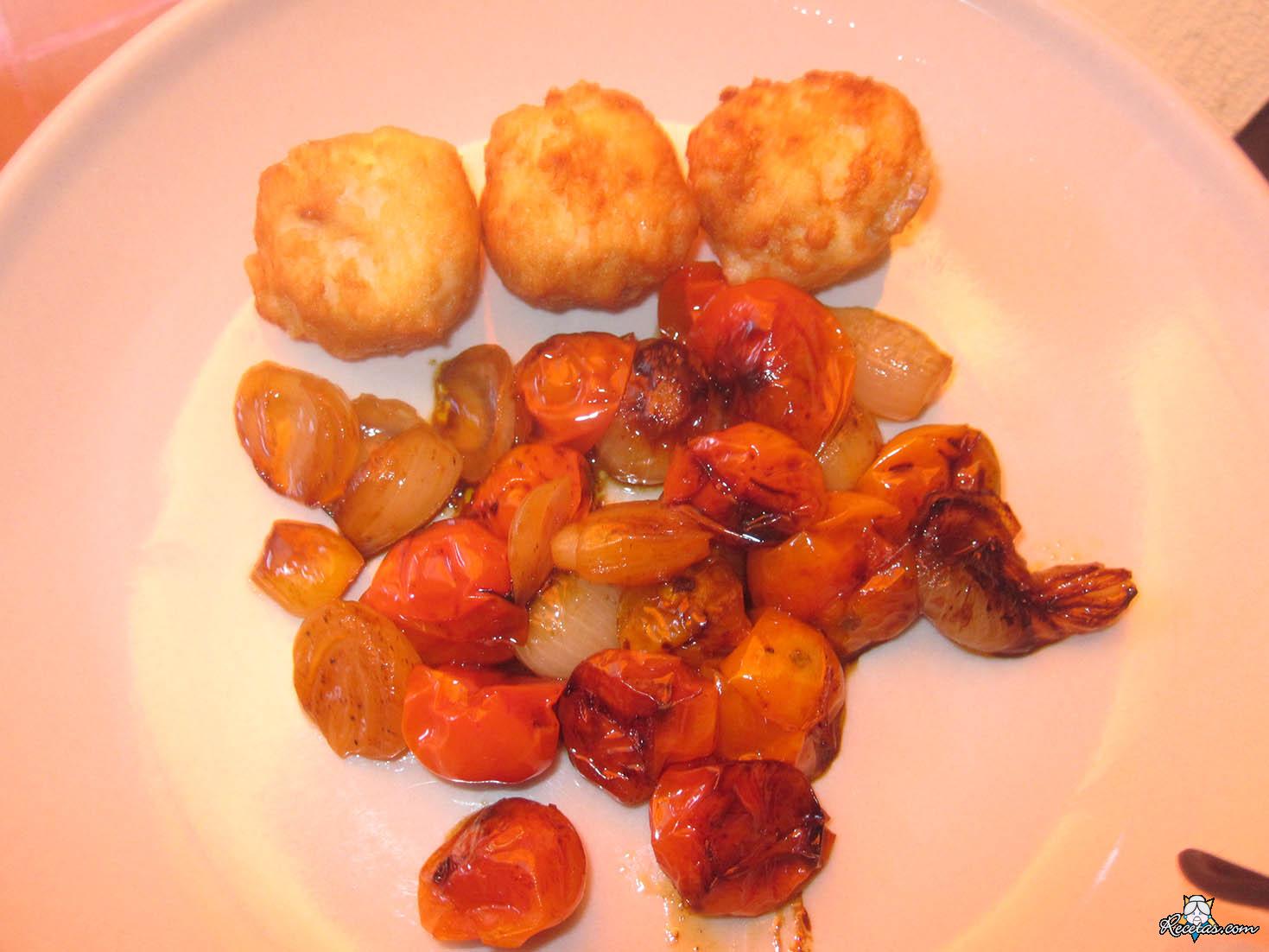 Tomates cherry y cebollitas carameliz...