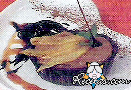 Tarta de chocolate y mango