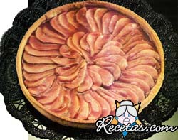 Torta de peras al vino tinto