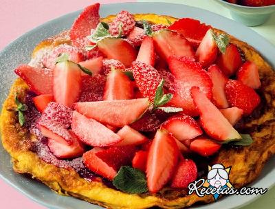 Tortilla dulce con fresas y mermelada