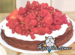 Torta de chocolate con frutos rojos sin harina