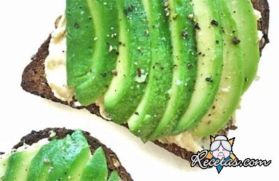 Tostas con queso y aguacate