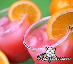 Trago de licor de frutilla