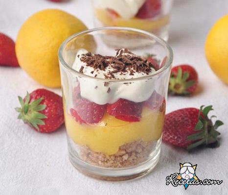 Trifle de fresas y lemon curd
