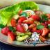 Ensalada de frutillas y pepinos