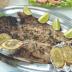 Pescado asado con aceite y limón