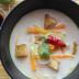 Sopa de leche de coco con verduras y tofu