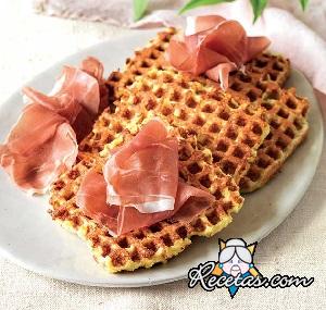 Waffle de patata y queso con jamón