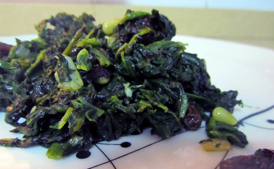 Espinacas con pasas y piñones